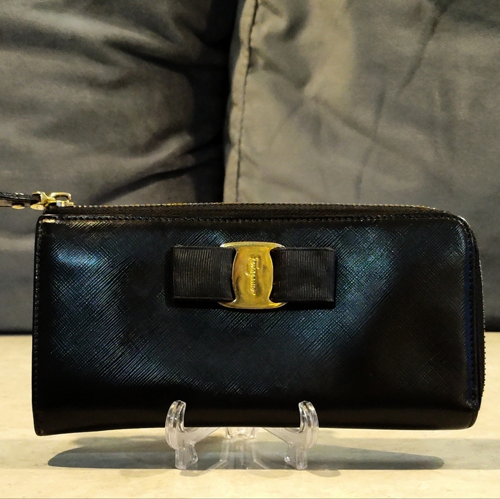 SALVATORE FERRAGAMO VARA RIBBON LEATHER CONTINENTAL L-SHAPED ZIP LONG WALLET EUC